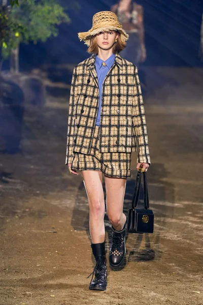Look 24